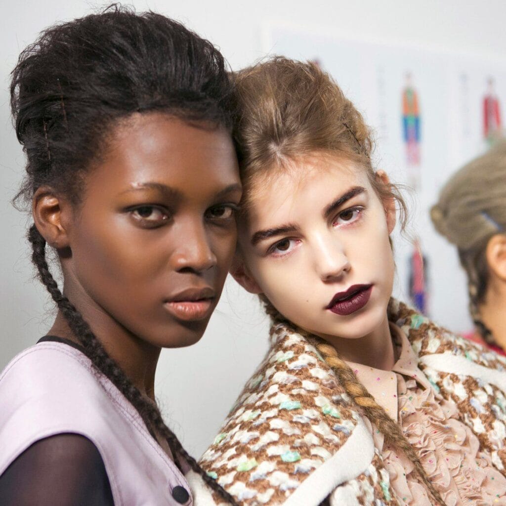comment la coiffure afro influence la mode française