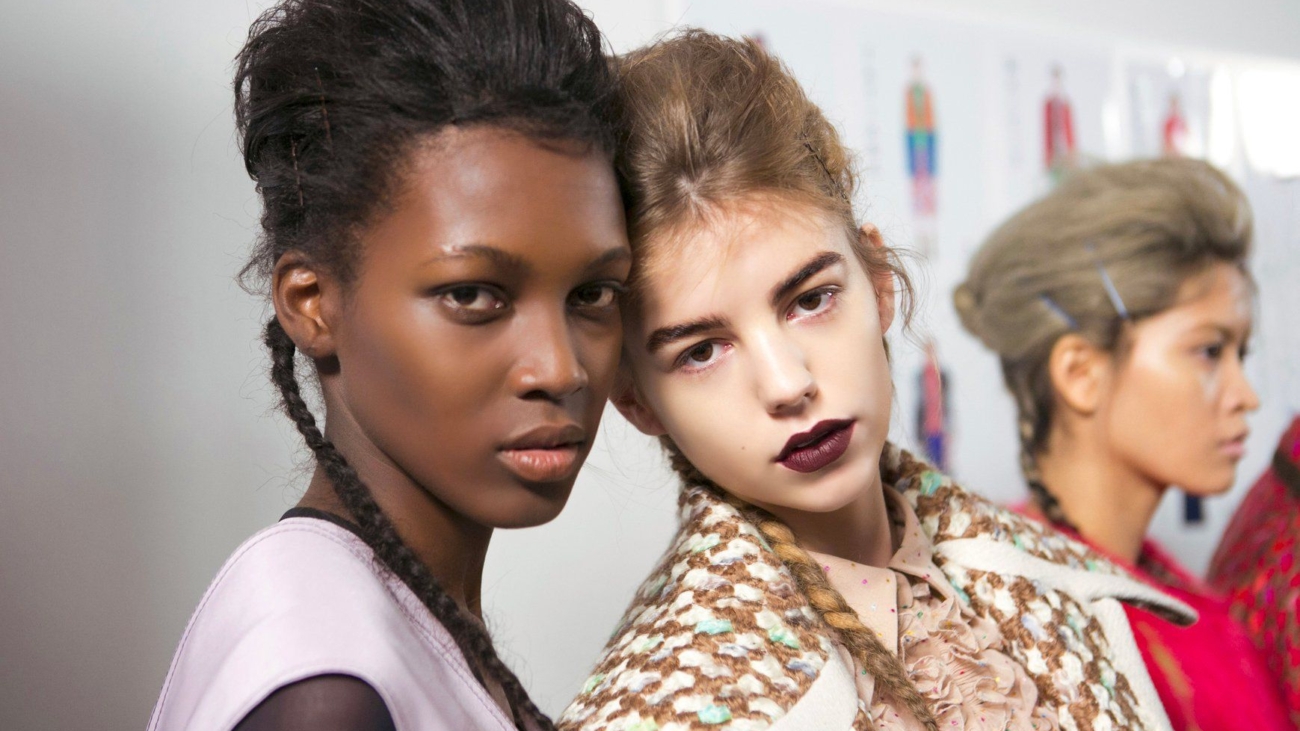 comment la coiffure afro influence la mode française